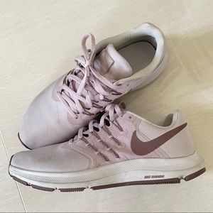 Nike sneaker pink running shoes size 9 light weighted
